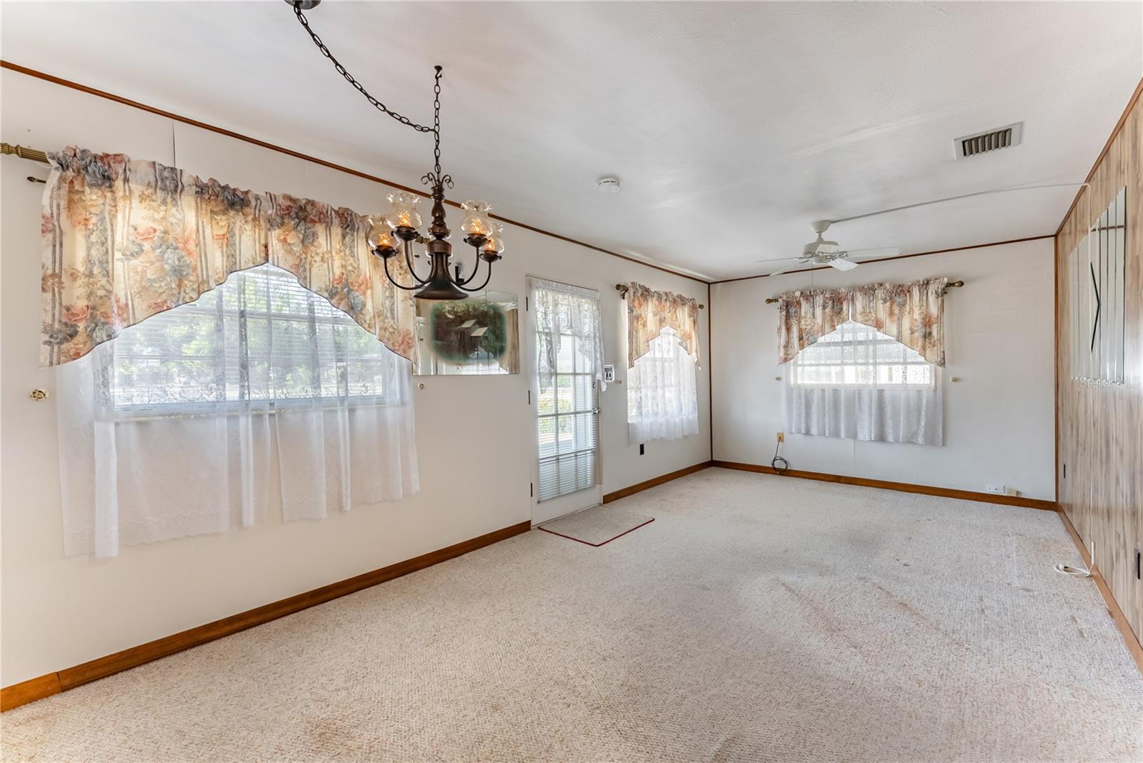 PEACH LAKE MANOR - Residential