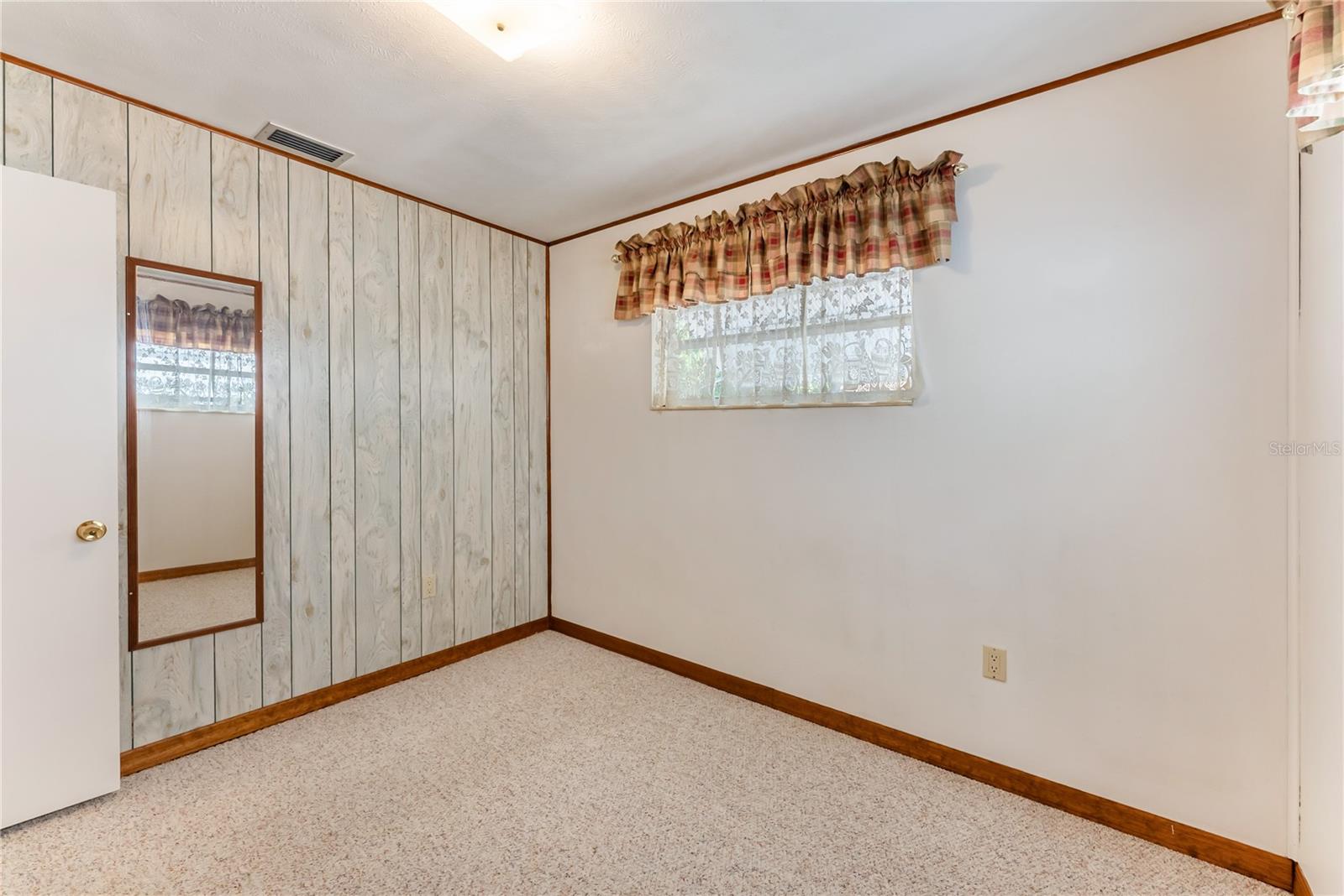 PEACH LAKE MANOR - Residential