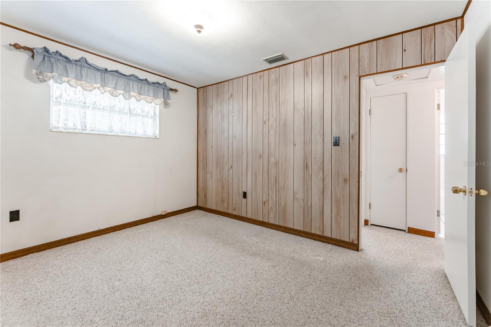 PEACH LAKE MANOR - Residential