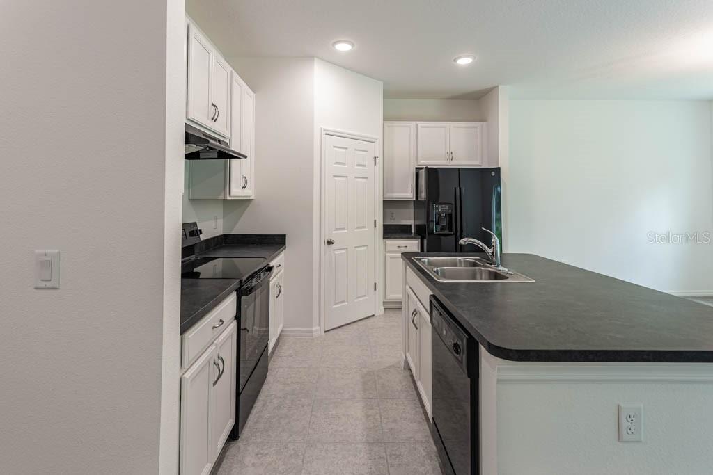 SUNSET LAKES ESTATES - Residential