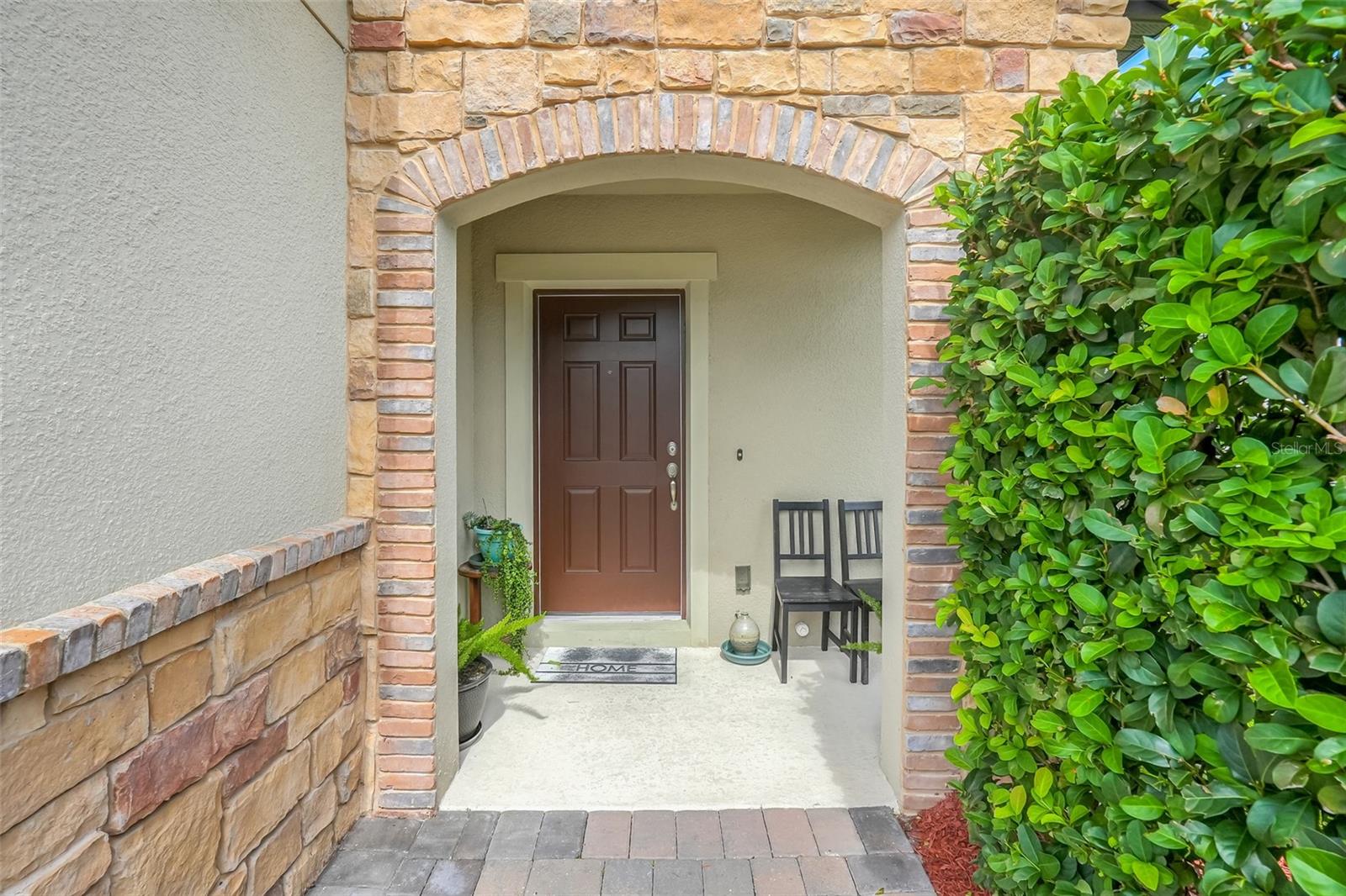 2948 CREST DRIVE