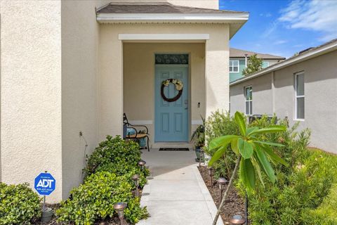 A home in TAVARES