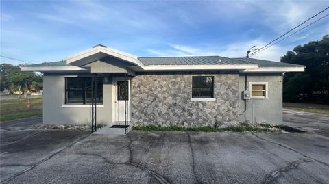 A home in AUBURNDALE