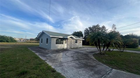 A home in AUBURNDALE