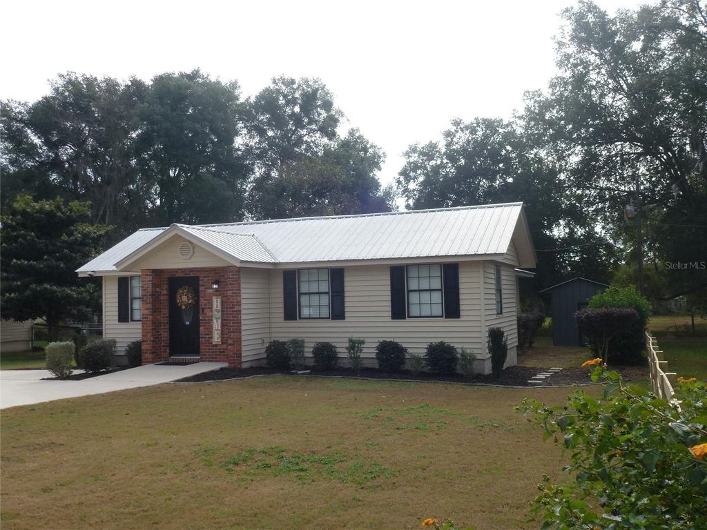 Photo of 2407 Leigh Terrace, Palatka, FL 32177 (MLS # GC535924)