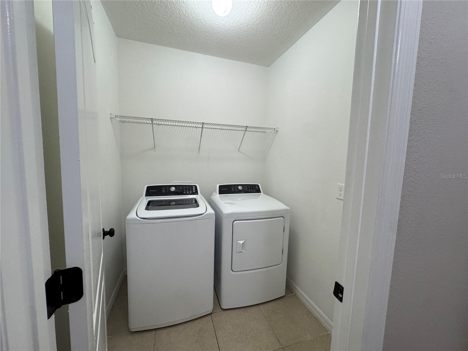 LAKESIDE LANDINGS PH 01 - Residential