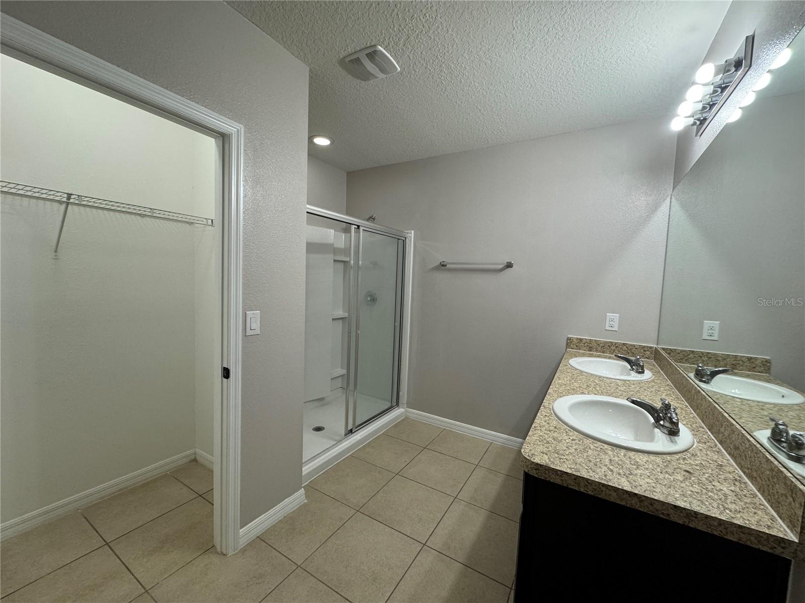 LAKESIDE LANDINGS PH 01 - Residential