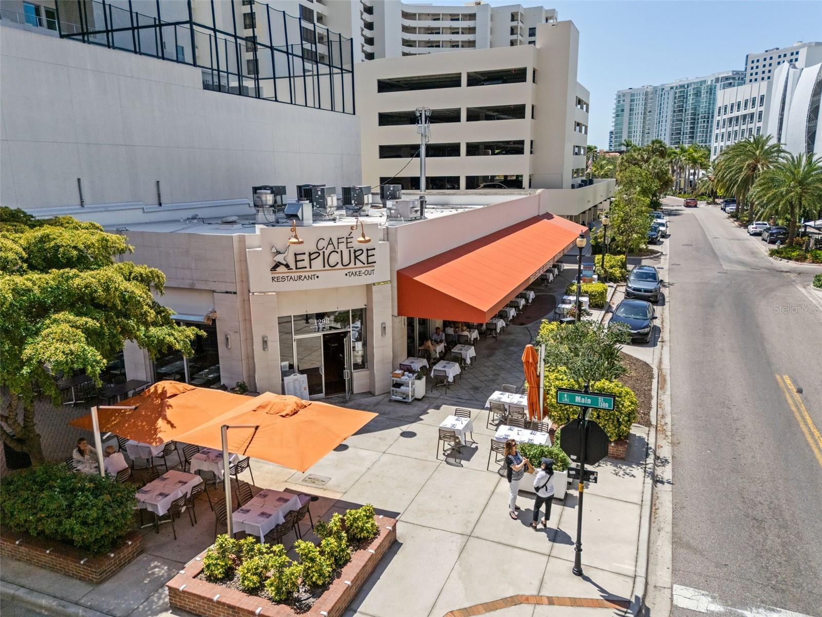 7 ONE ONE PALM - Residential