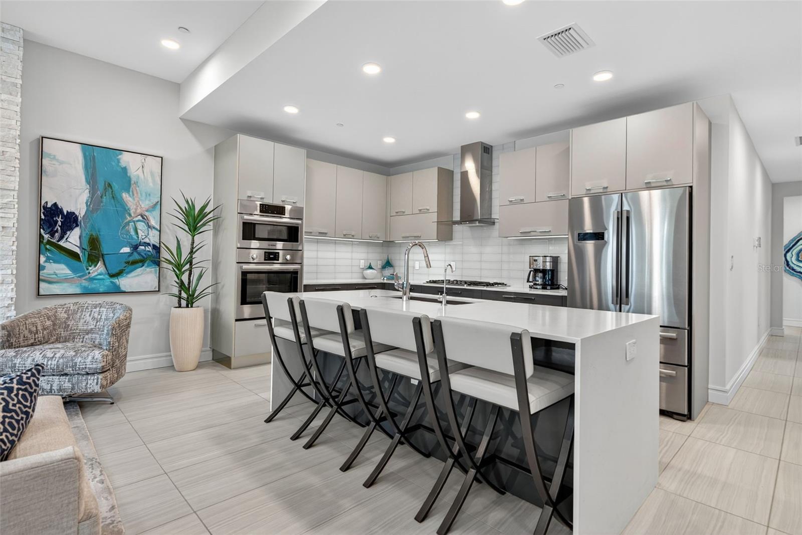 7 ONE ONE PALM - Residential