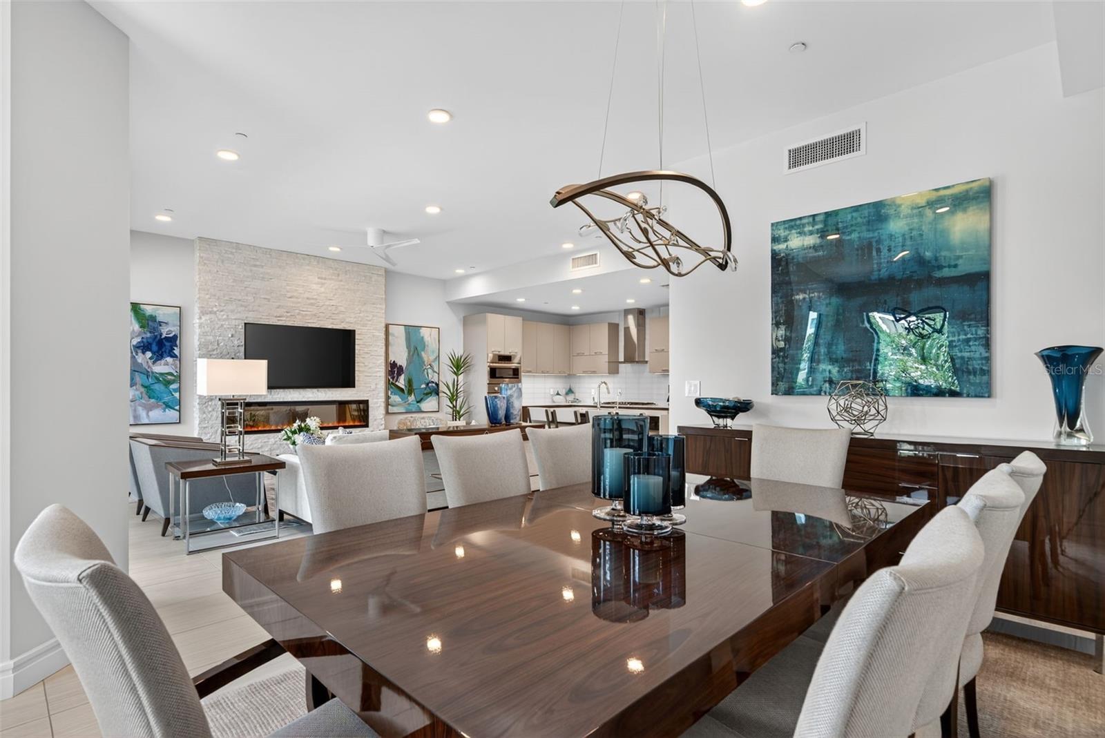 7 ONE ONE PALM - Residential