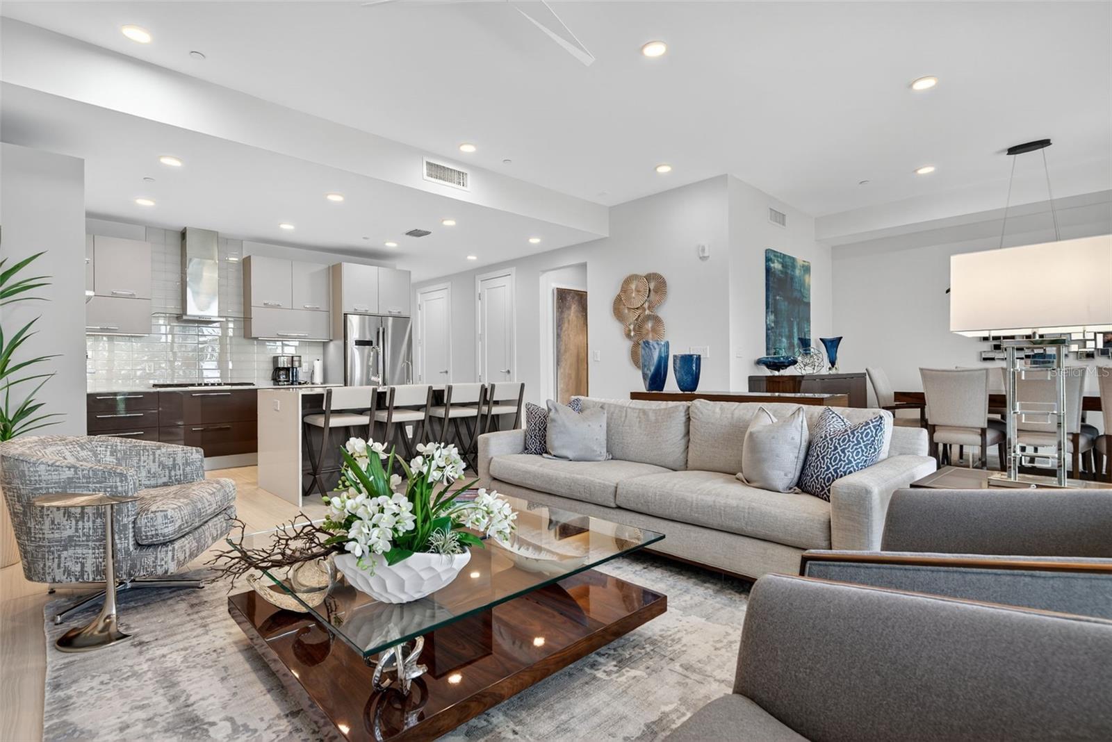 7 ONE ONE PALM - Residential