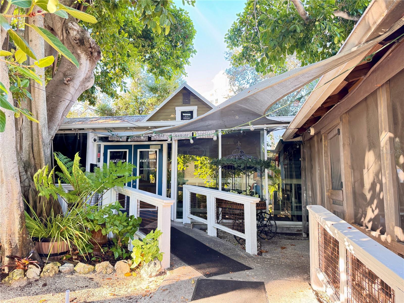 7 ONE ONE PALM - Residential