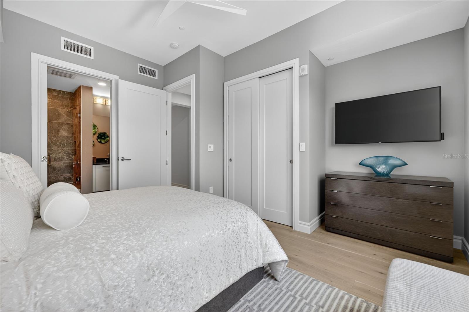 7 ONE ONE PALM - Residential