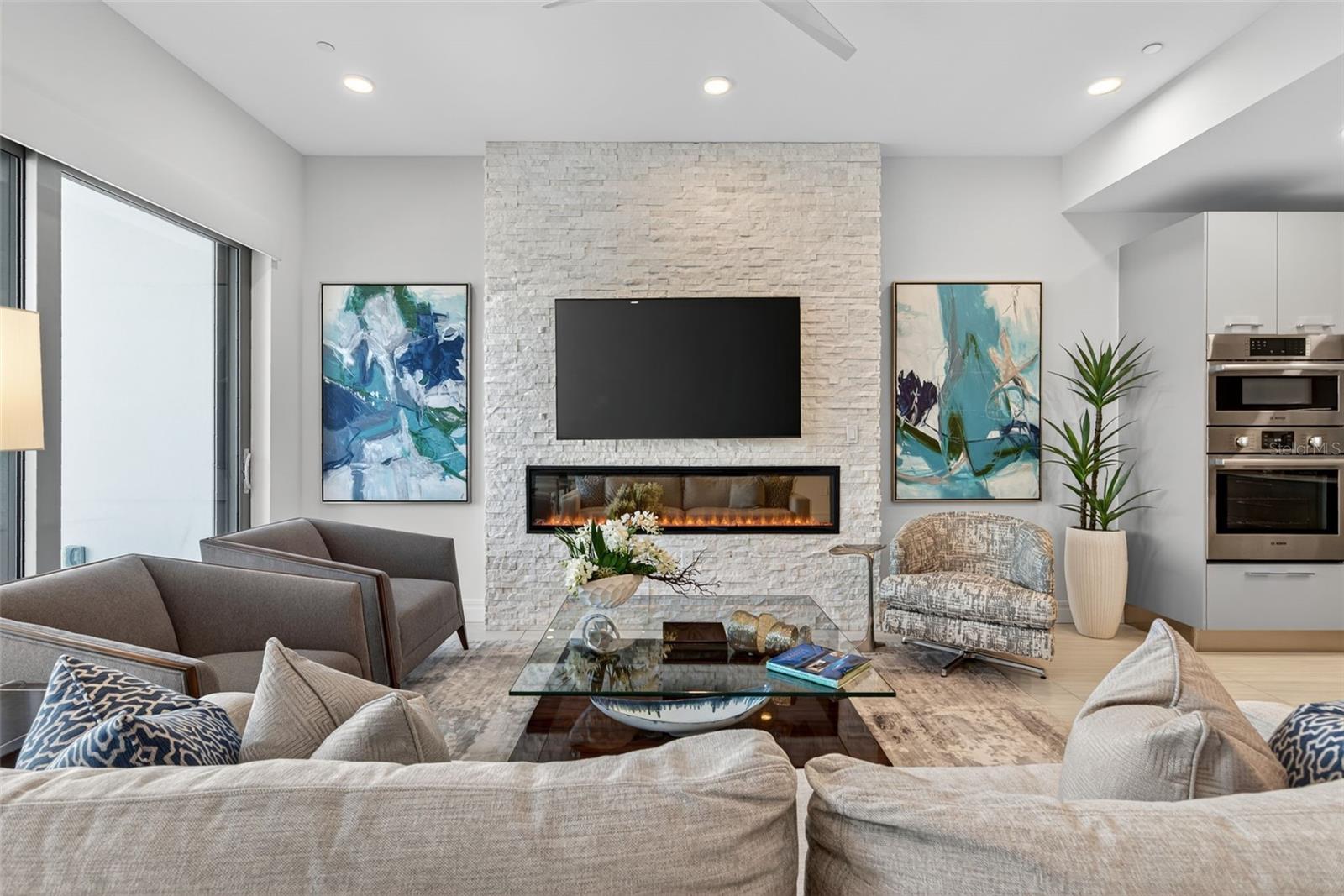 7 ONE ONE PALM - Residential