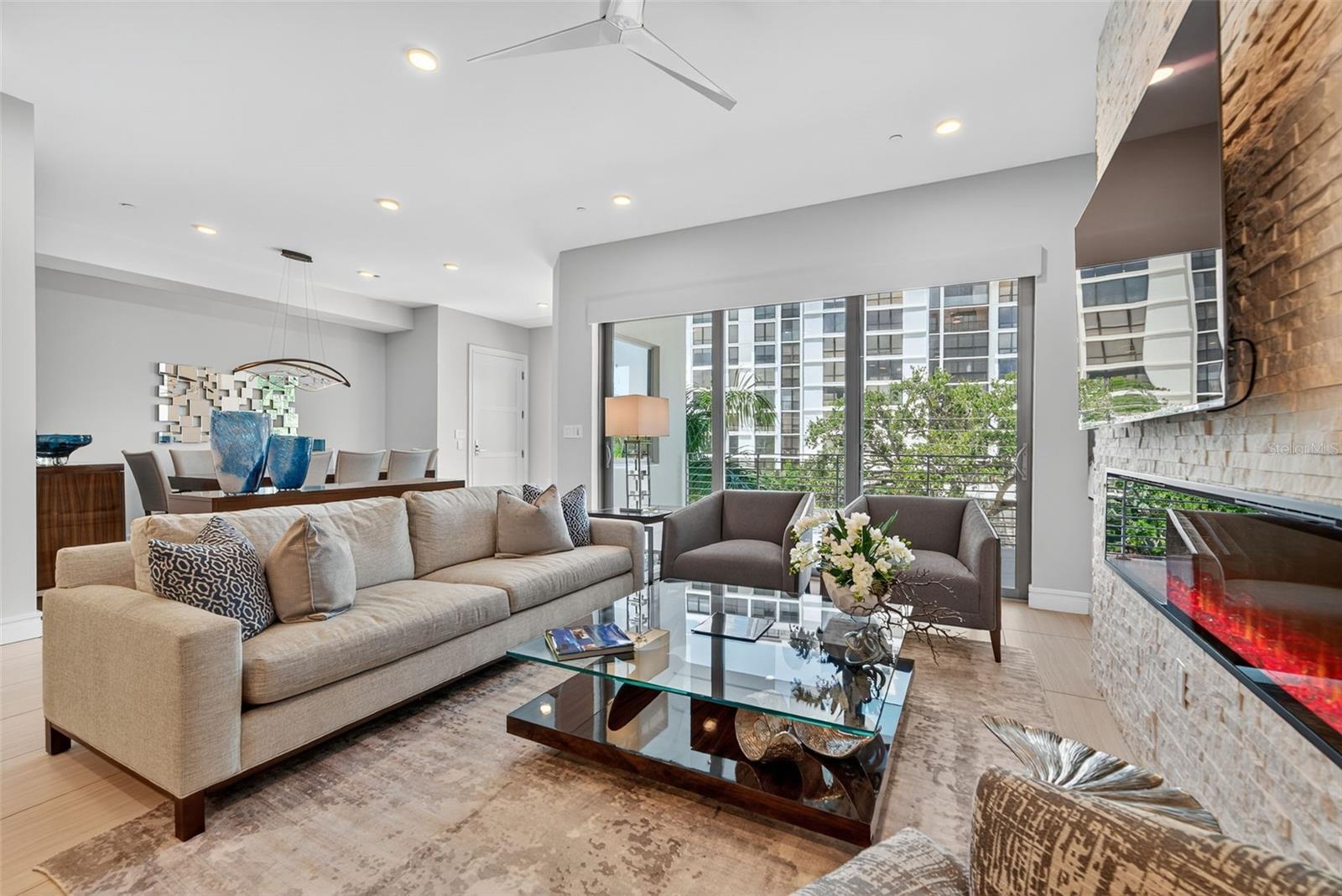 7 ONE ONE PALM - Residential