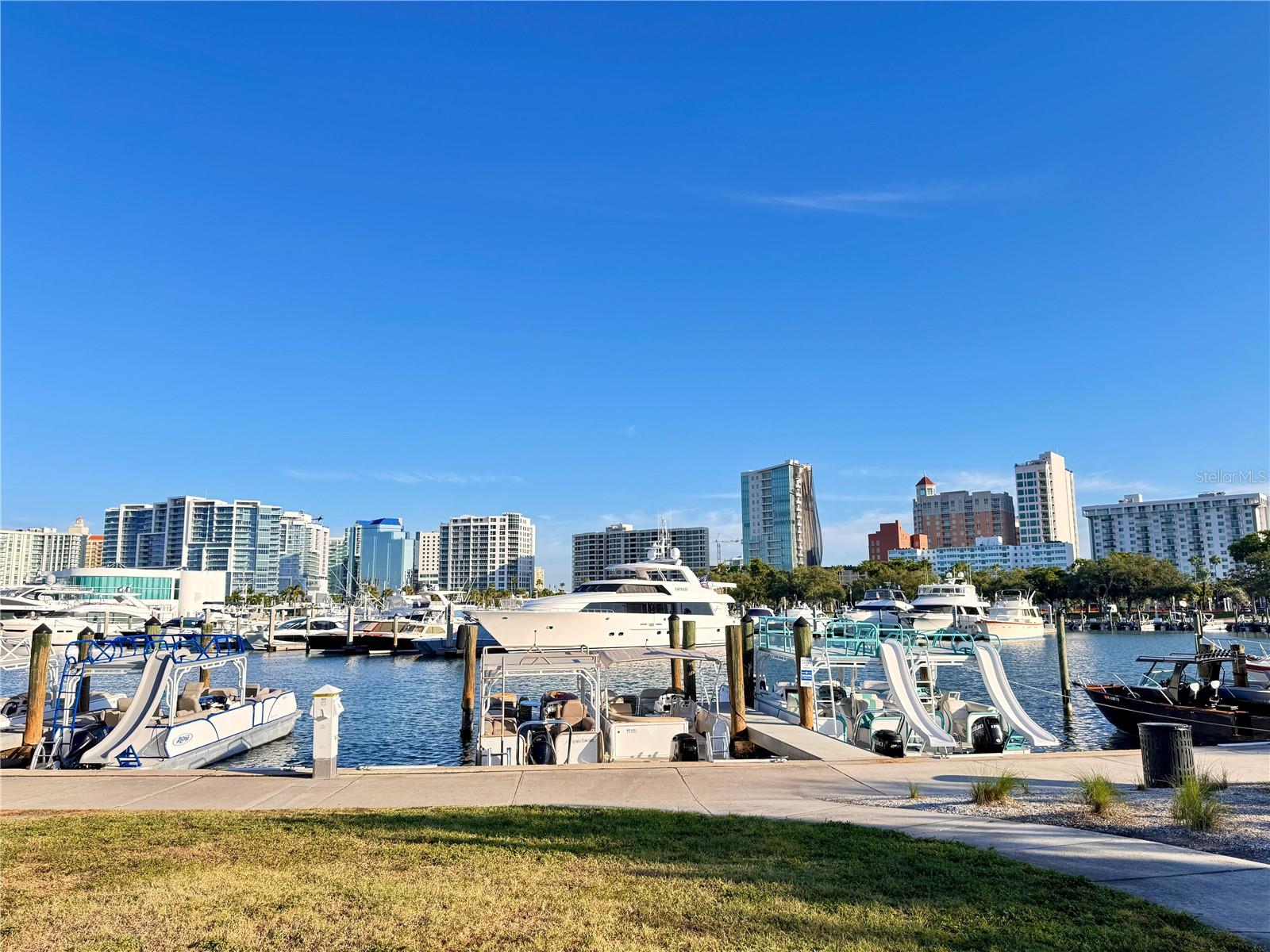 7 ONE ONE PALM - Residential