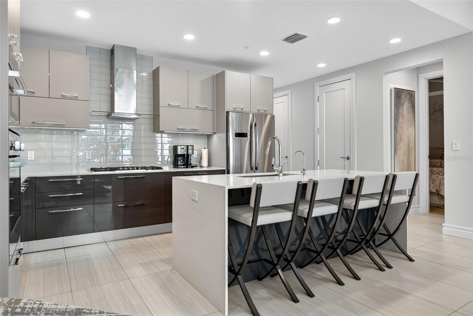 7 ONE ONE PALM - Residential