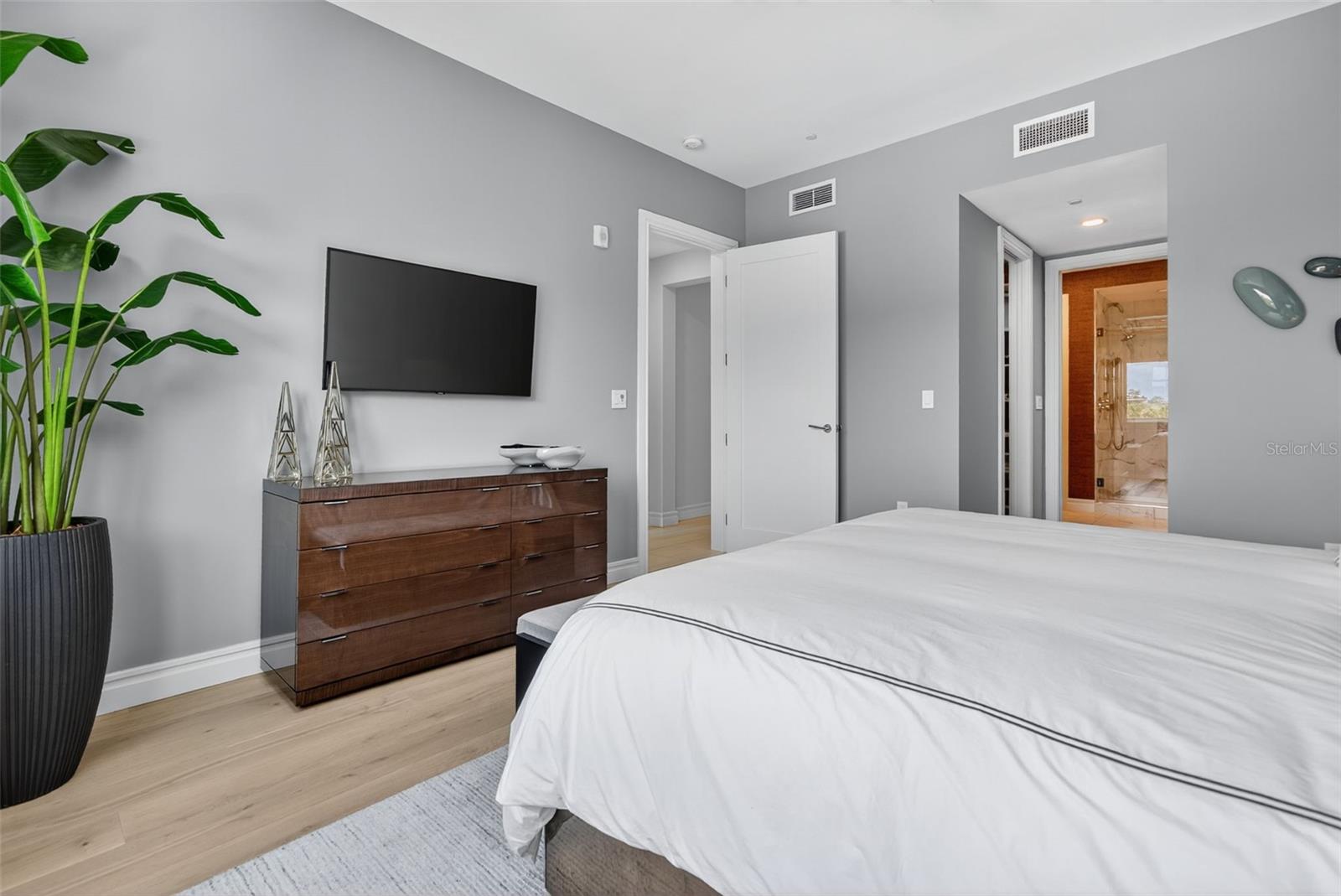 7 ONE ONE PALM - Residential