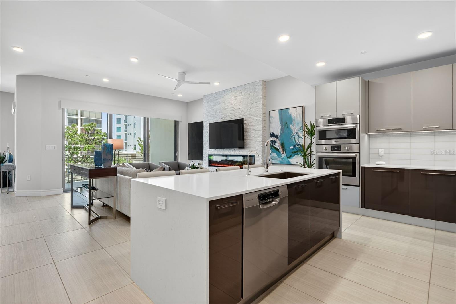 7 ONE ONE PALM - Residential