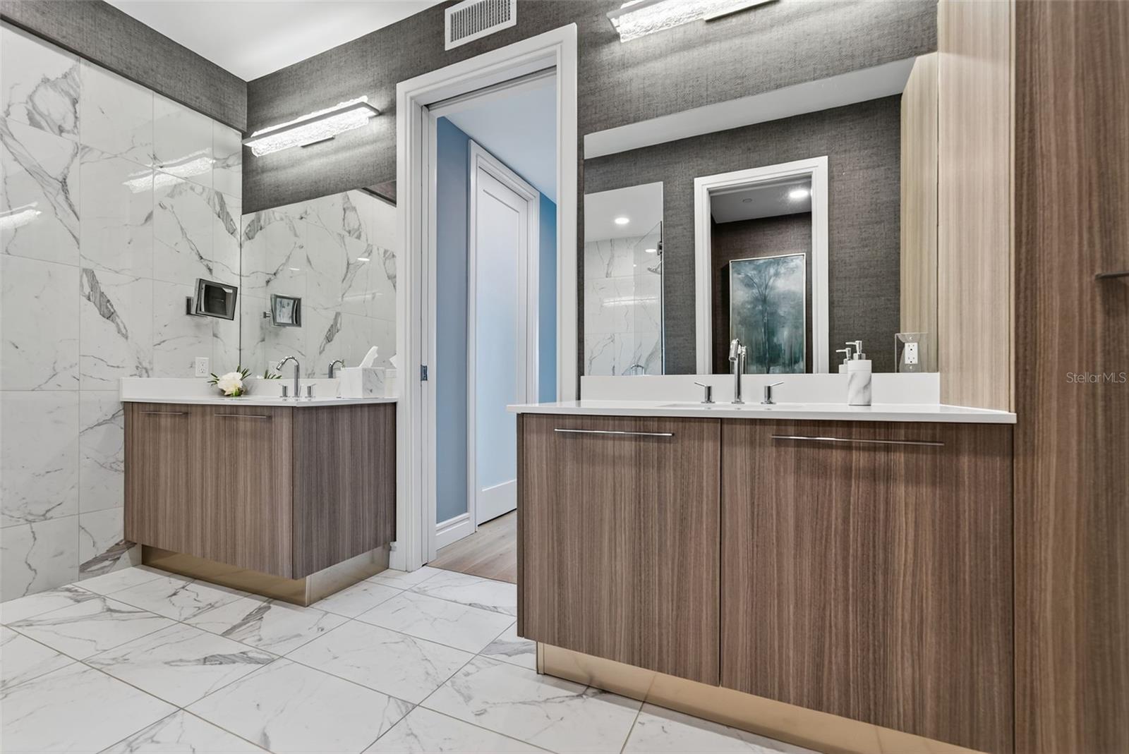 7 ONE ONE PALM - Residential