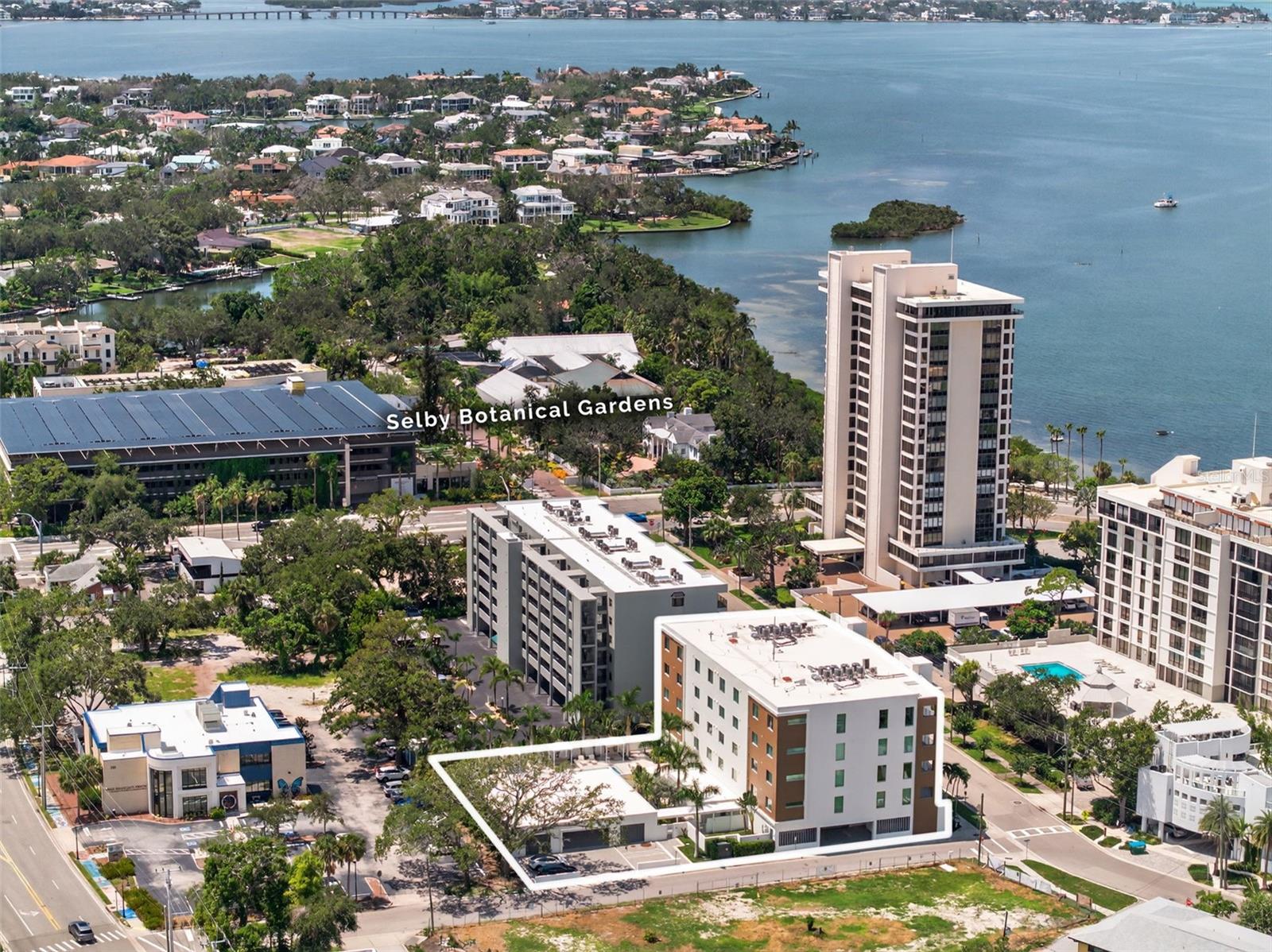 7 ONE ONE PALM - Residential