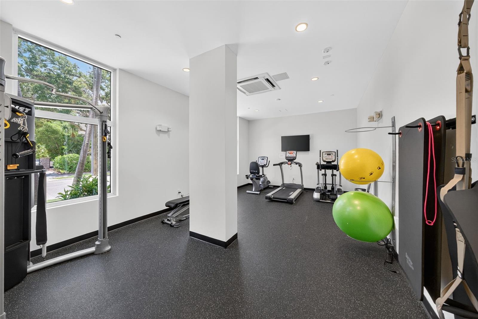 7 ONE ONE PALM - Residential