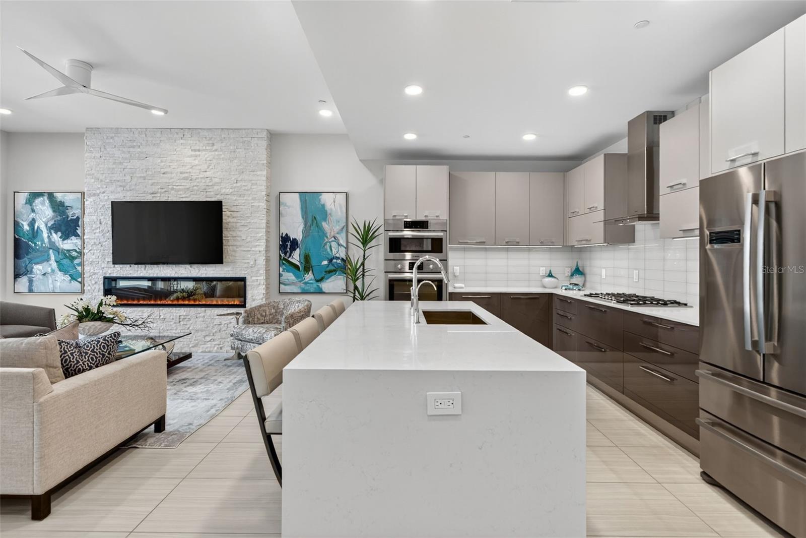 7 ONE ONE PALM - Residential