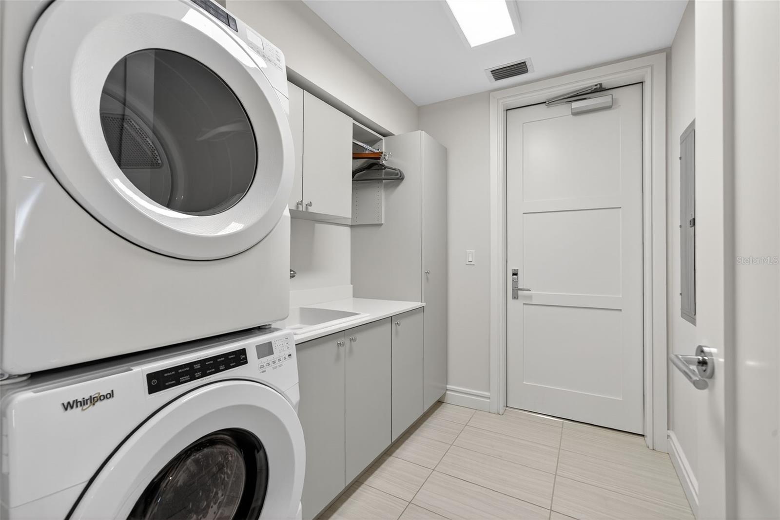 7 ONE ONE PALM - Residential