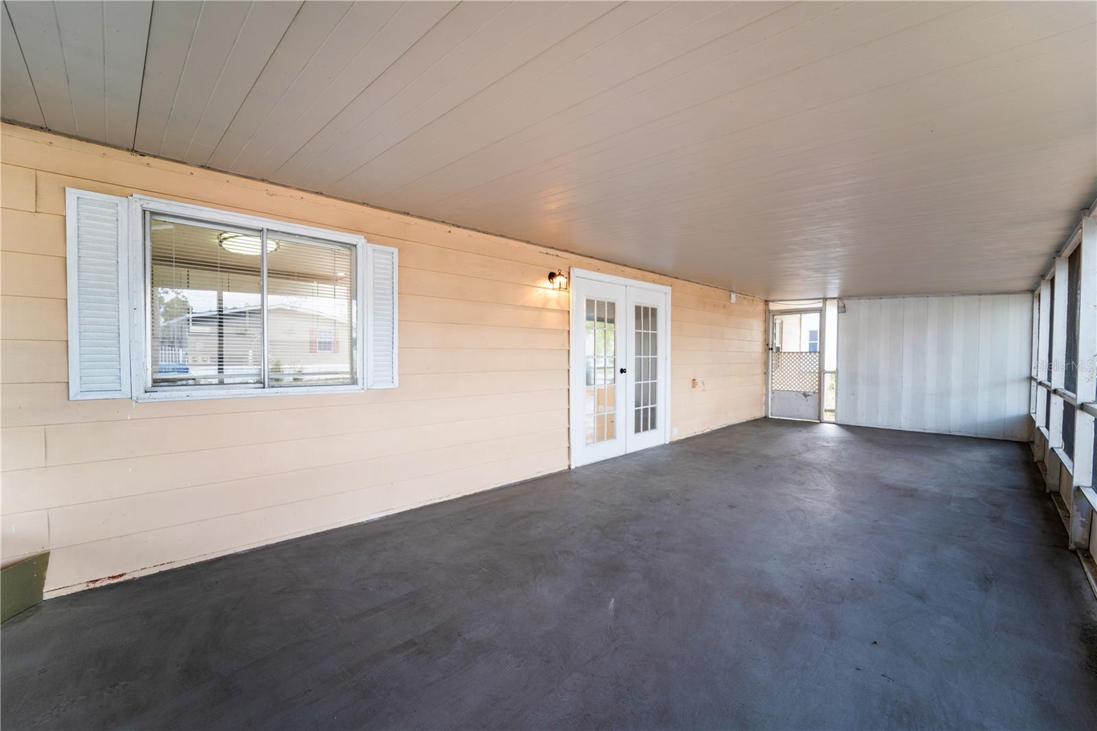 730 NW 214TH AVENUE, PEMBROKE PINES, FL, 33029/$320,000 2 730 NW 214TH AVENUE