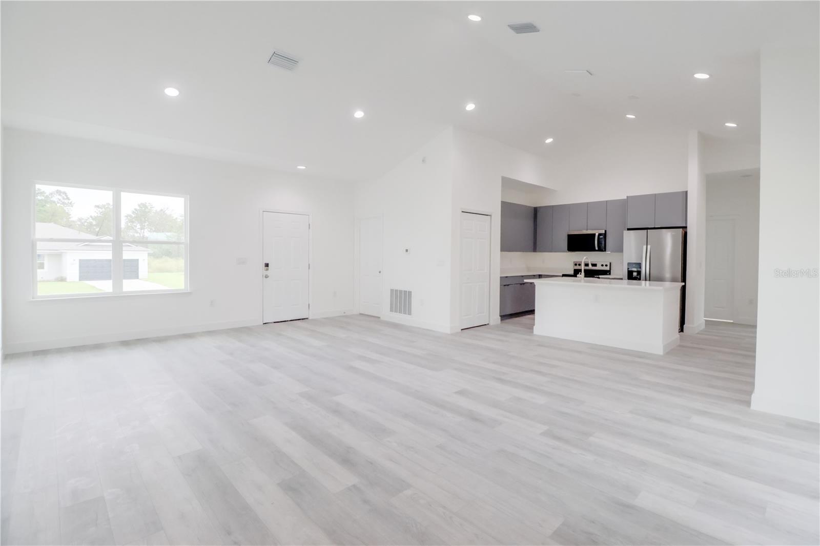 MARION OAKS UN 06 - Residential Lease