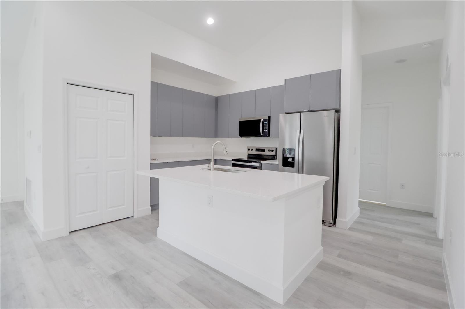 MARION OAKS UN 06 - Residential Lease