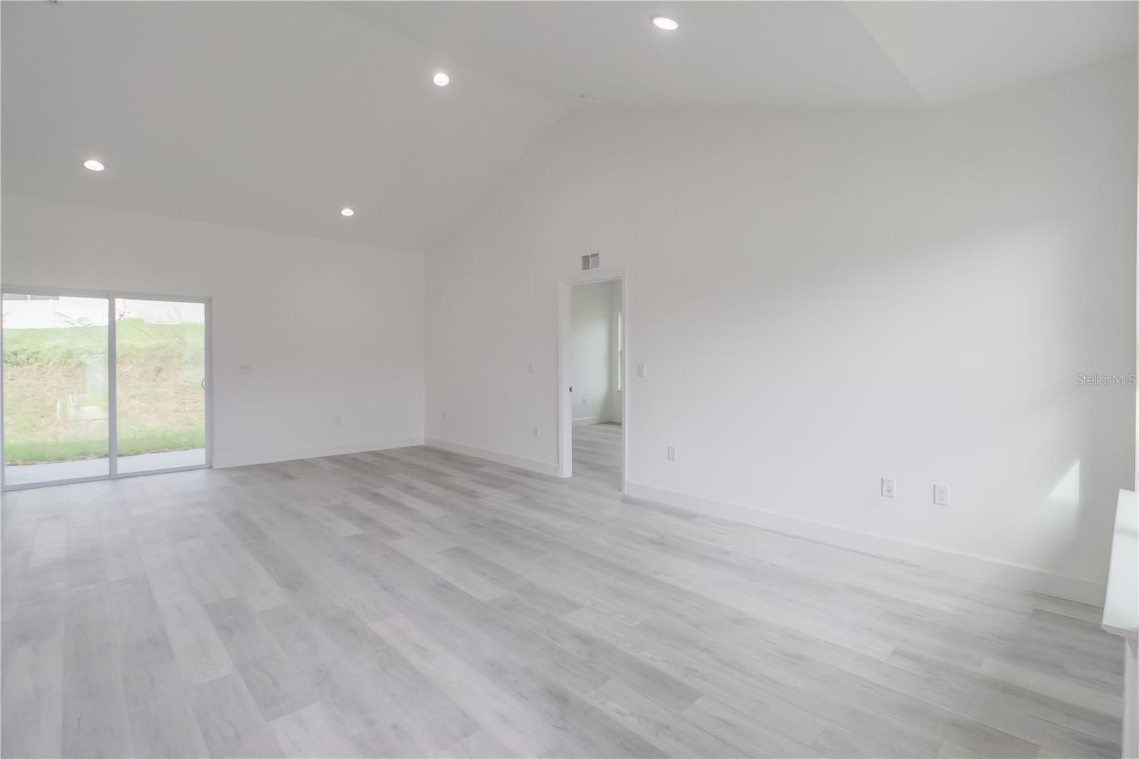 MARION OAKS UN 06 - Residential Lease