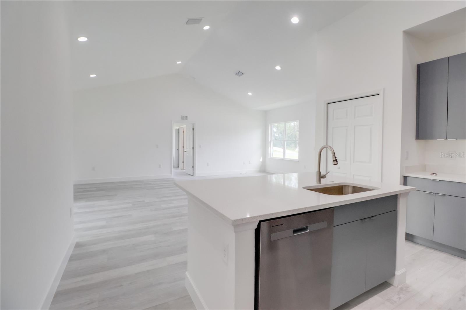 MARION OAKS UN 06 - Residential Lease