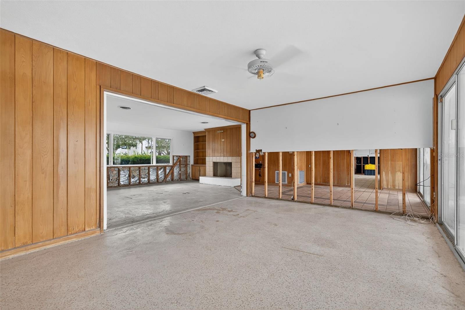 377 S SHORE DRIVE