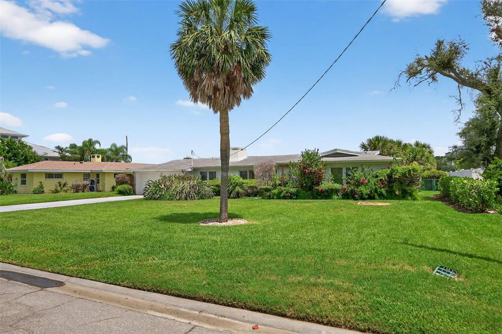 Photo of 377 S Shore Drive, Sarasota, FL 34234 (MLS # A4662448)