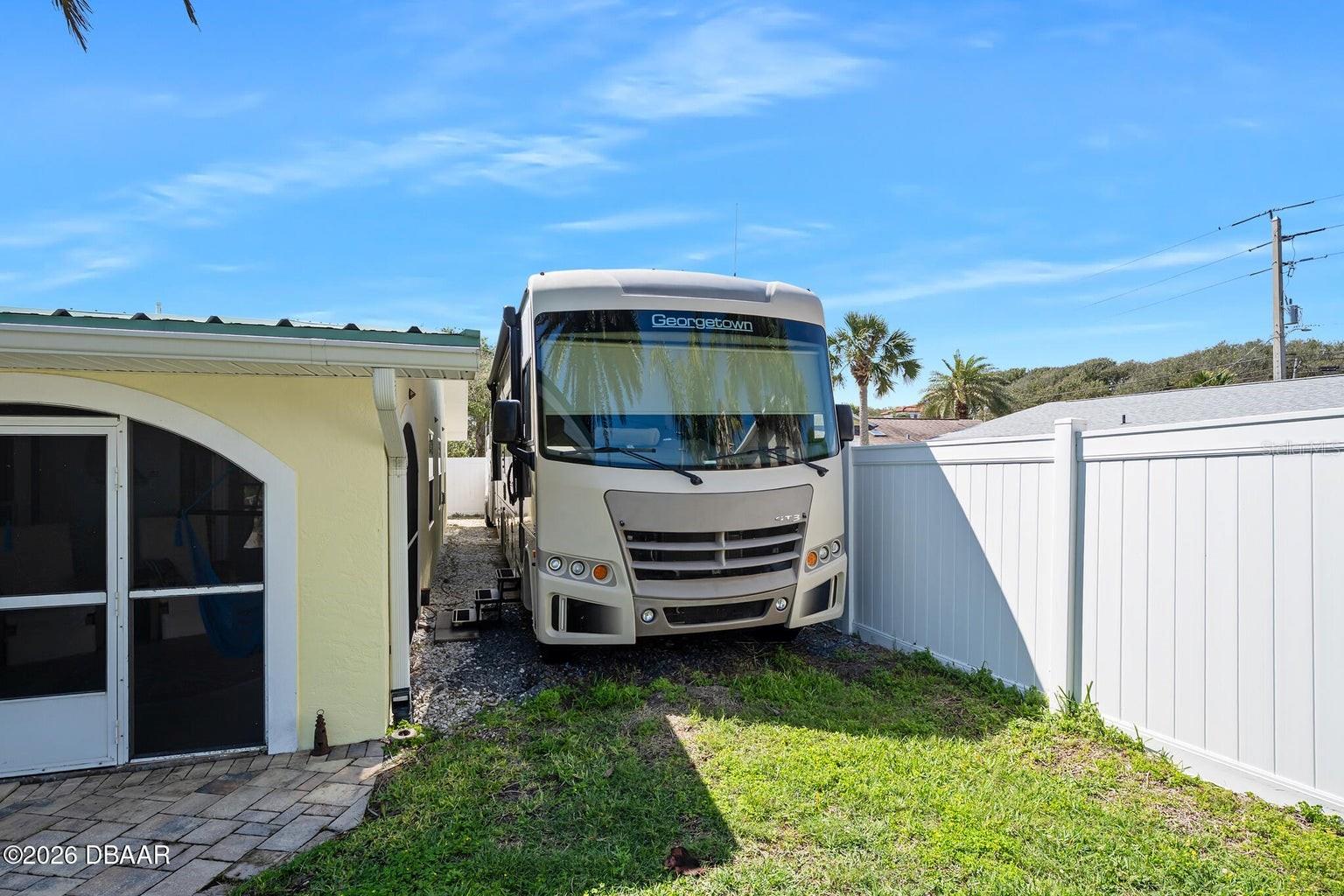LIGHTHOUSE SHORES - Residential