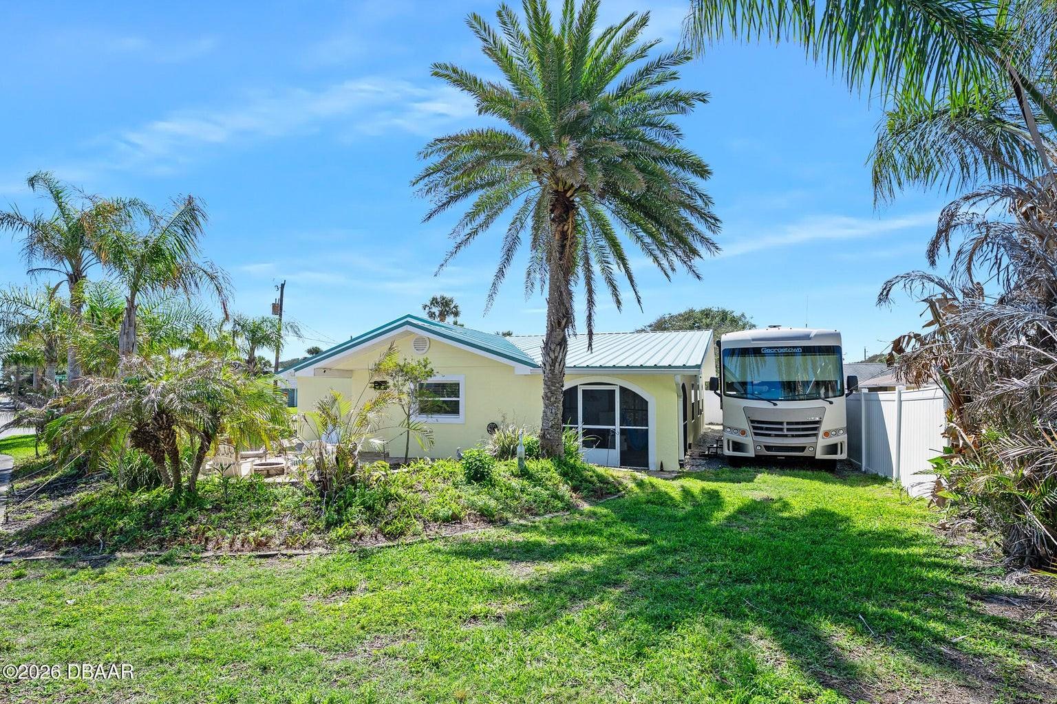 LIGHTHOUSE SHORES - Residential