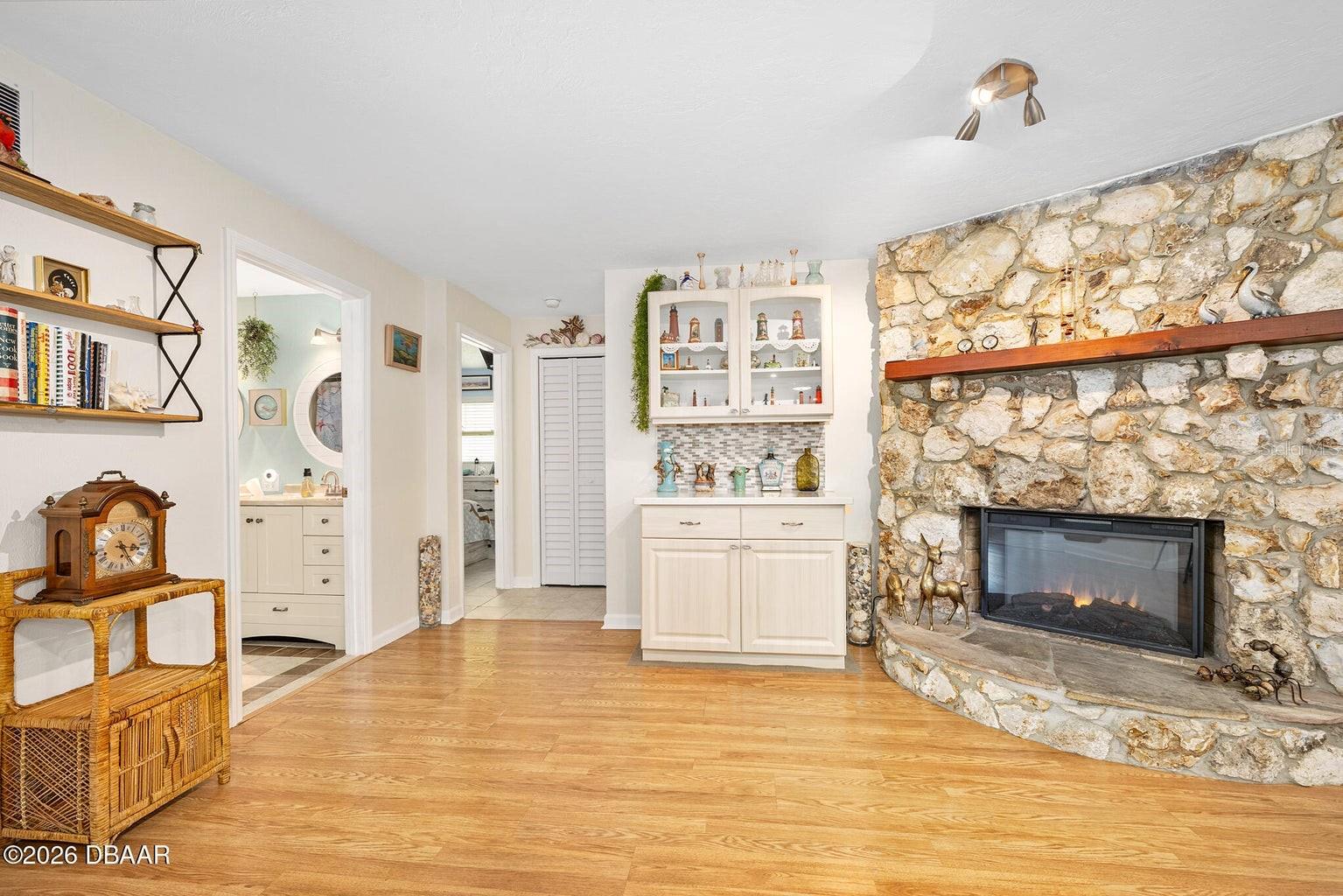 LIGHTHOUSE SHORES - Residential