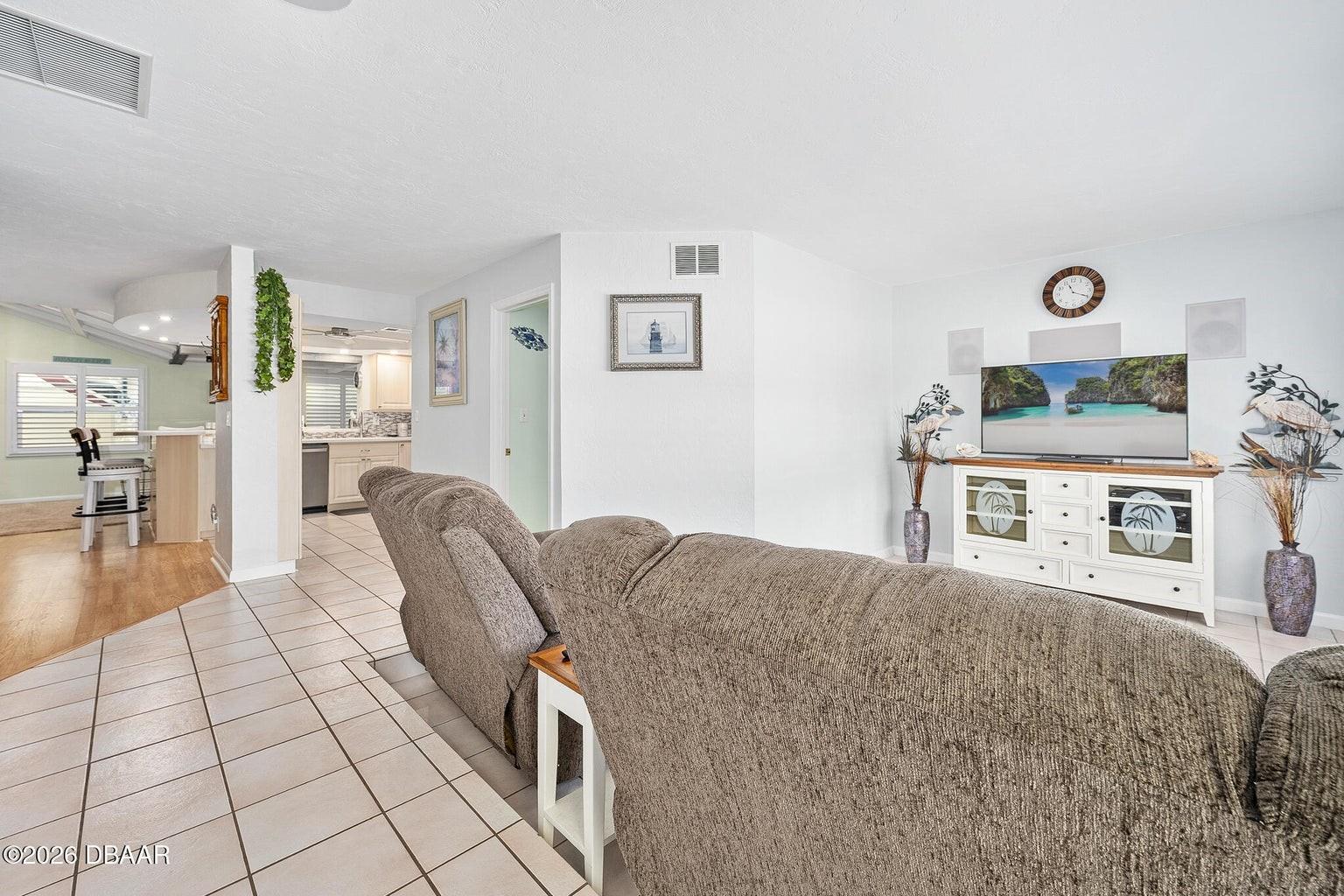 LIGHTHOUSE SHORES - Residential