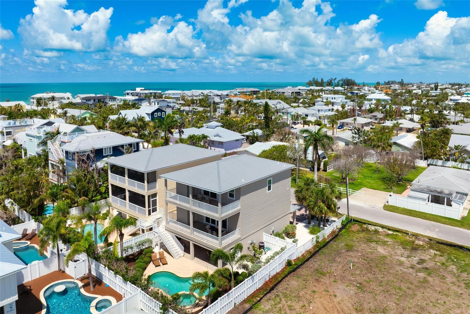 BEACHWALKERS - Residential