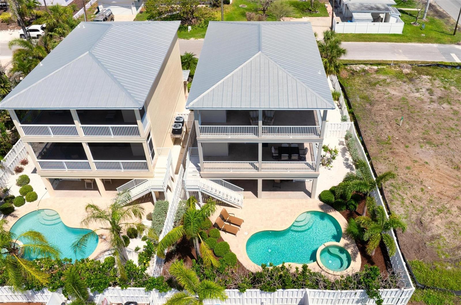 BEACHWALKERS - Residential