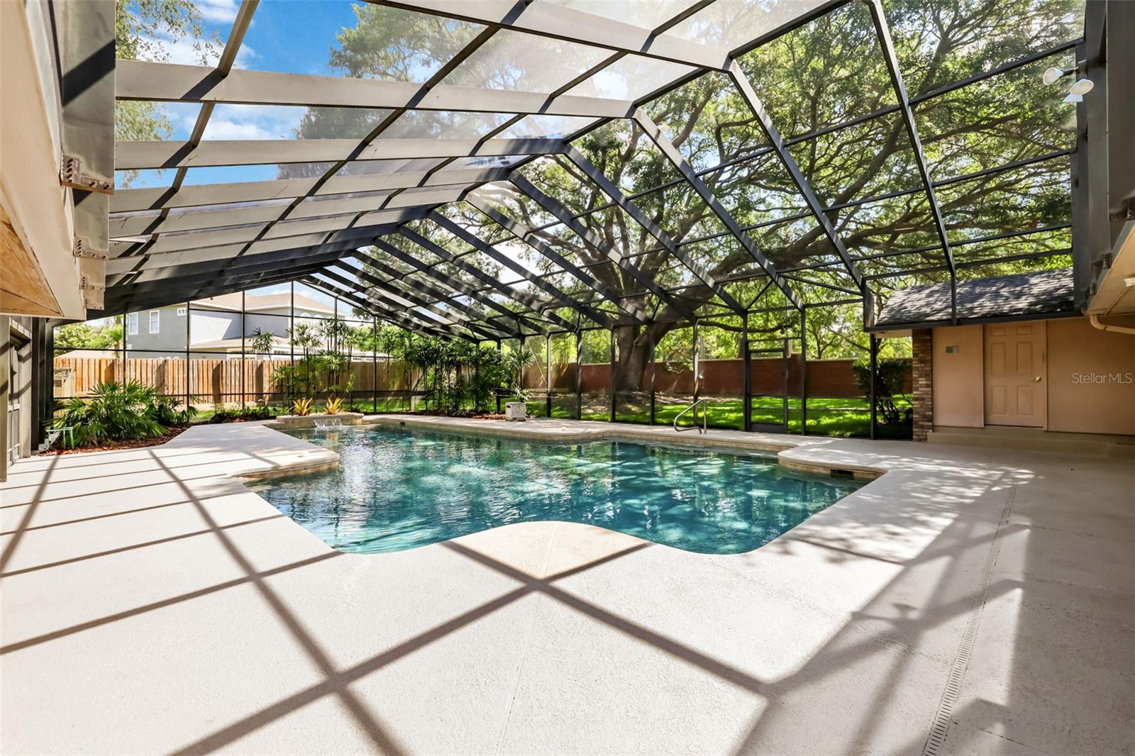 COUNTRY LAKES - Residential