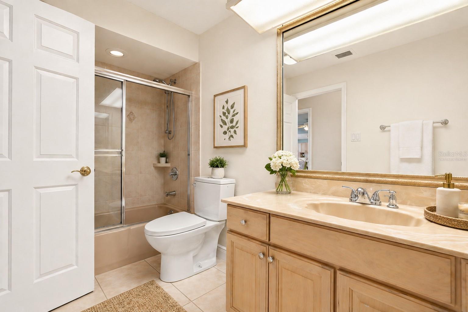 COUNTRY LAKES - Residential