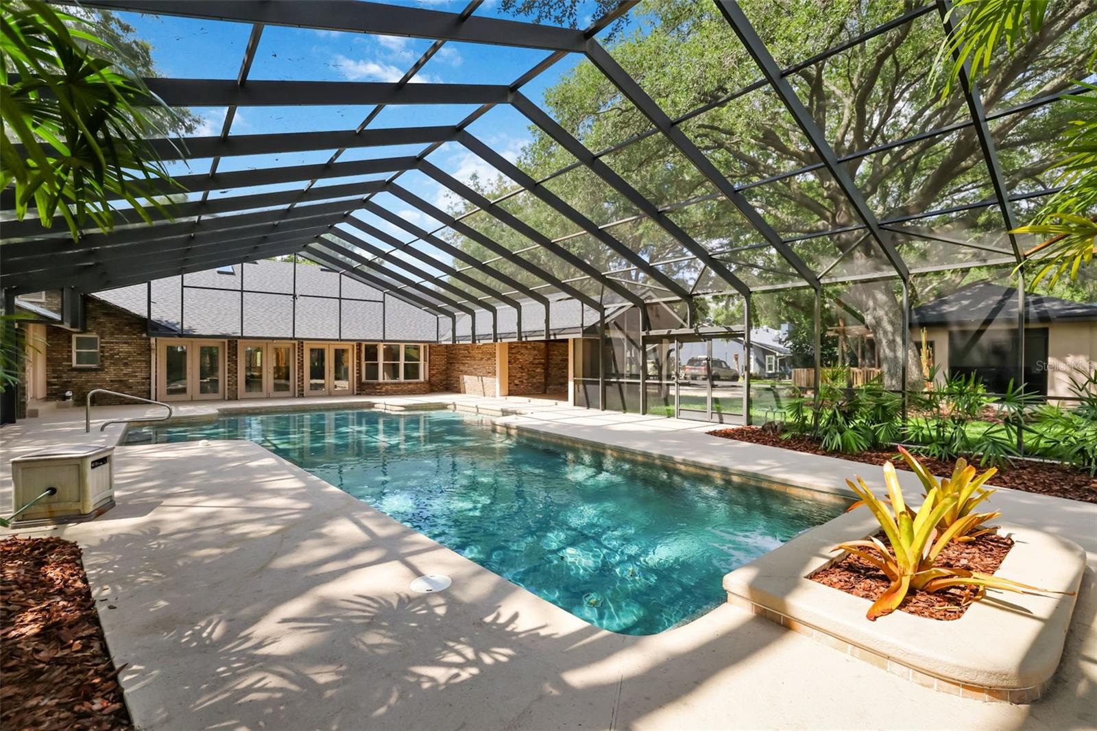 COUNTRY LAKES - Residential