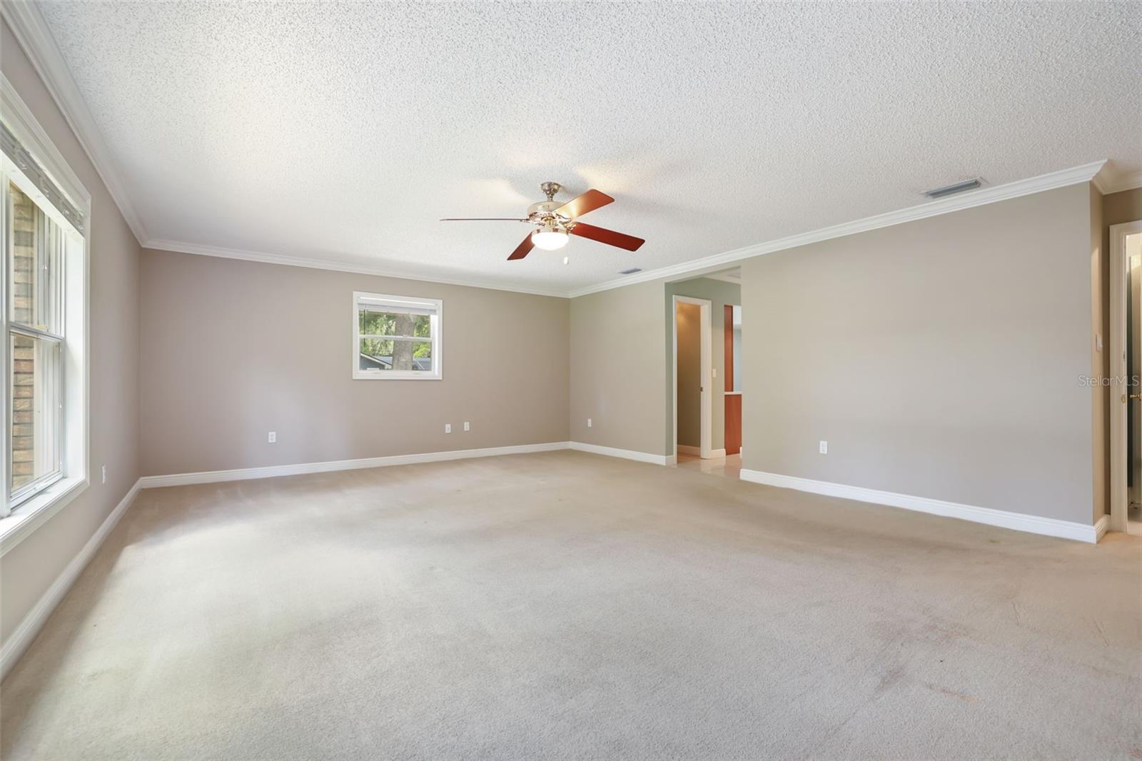 COUNTRY LAKES - Residential