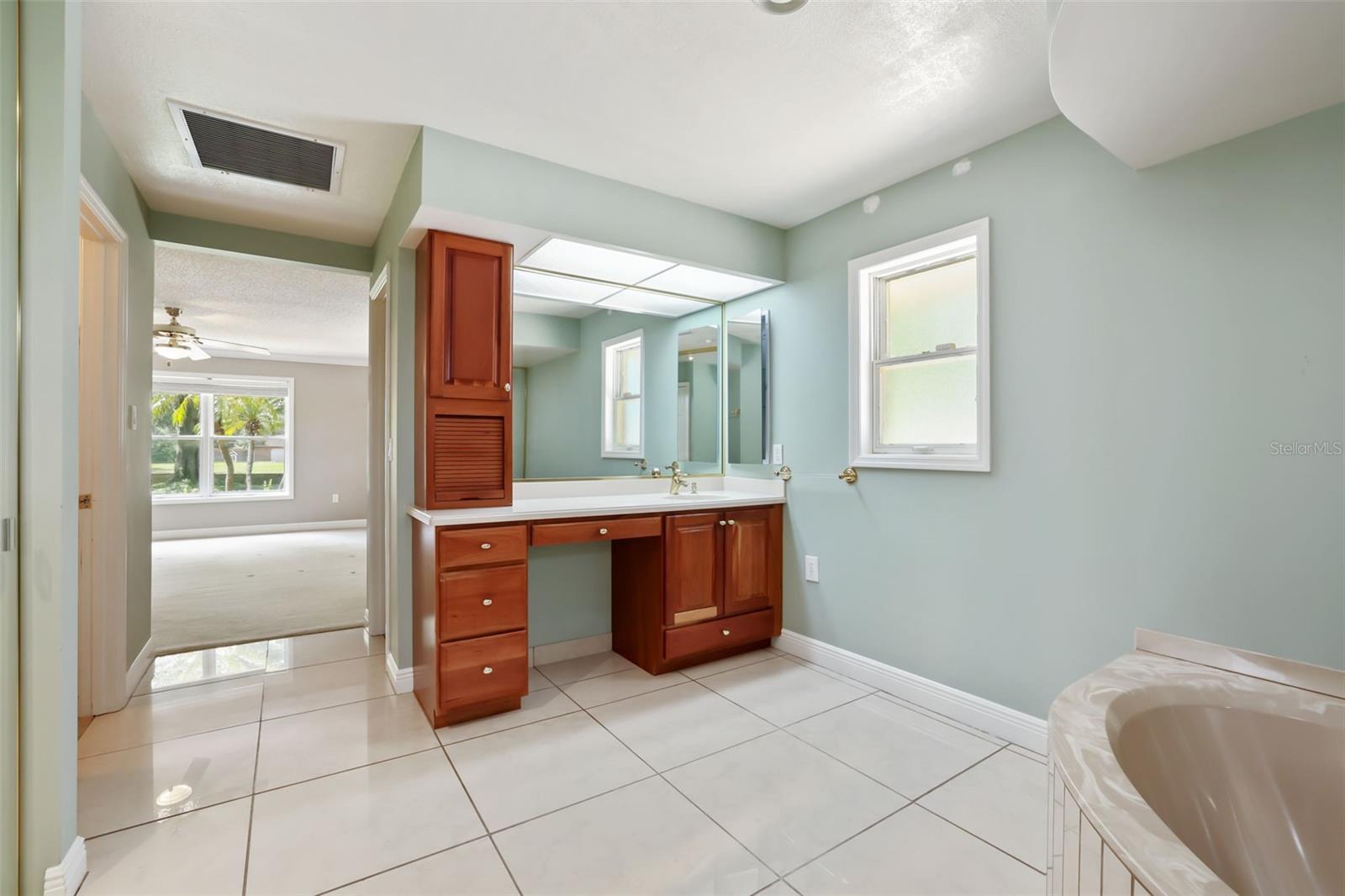 COUNTRY LAKES - Residential