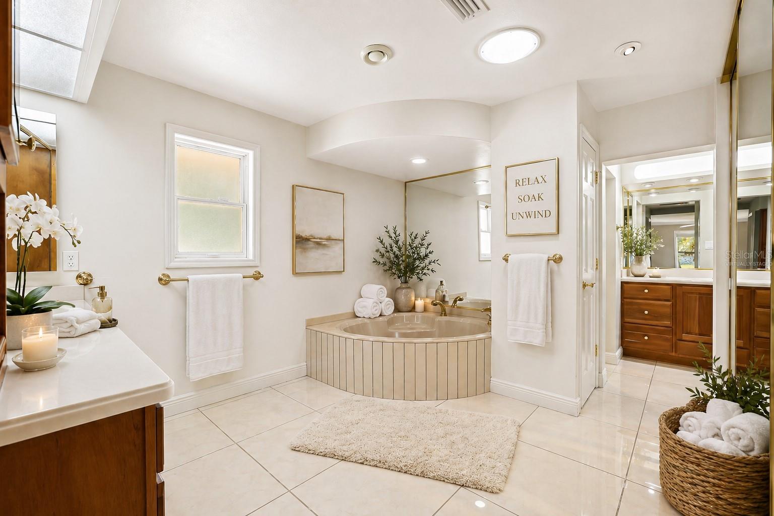 COUNTRY LAKES - Residential