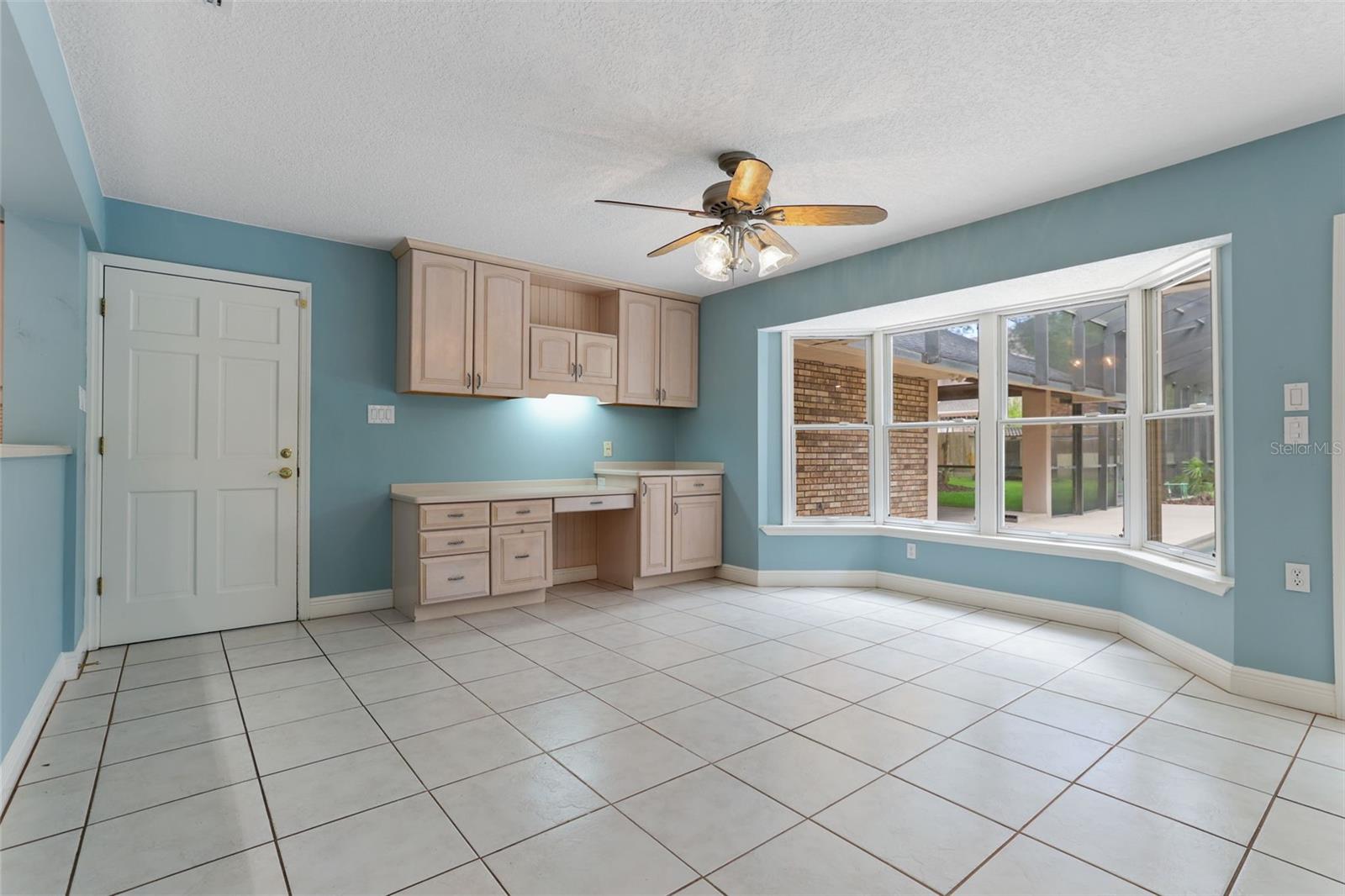 COUNTRY LAKES - Residential