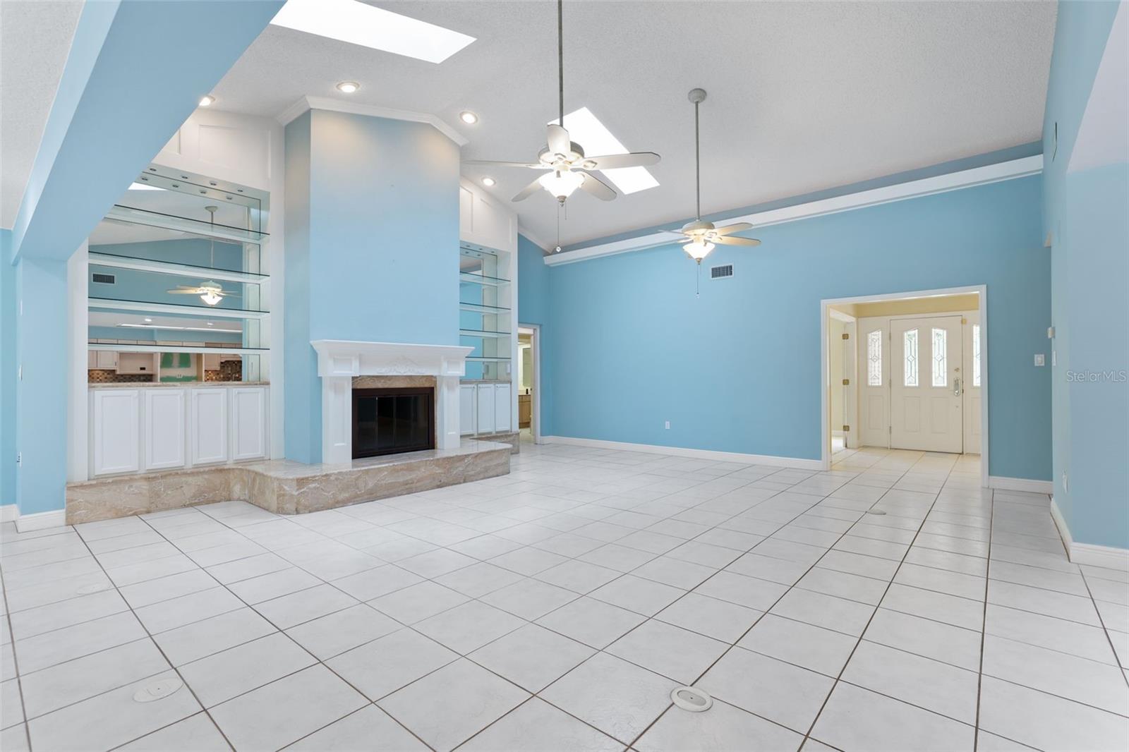 COUNTRY LAKES - Residential