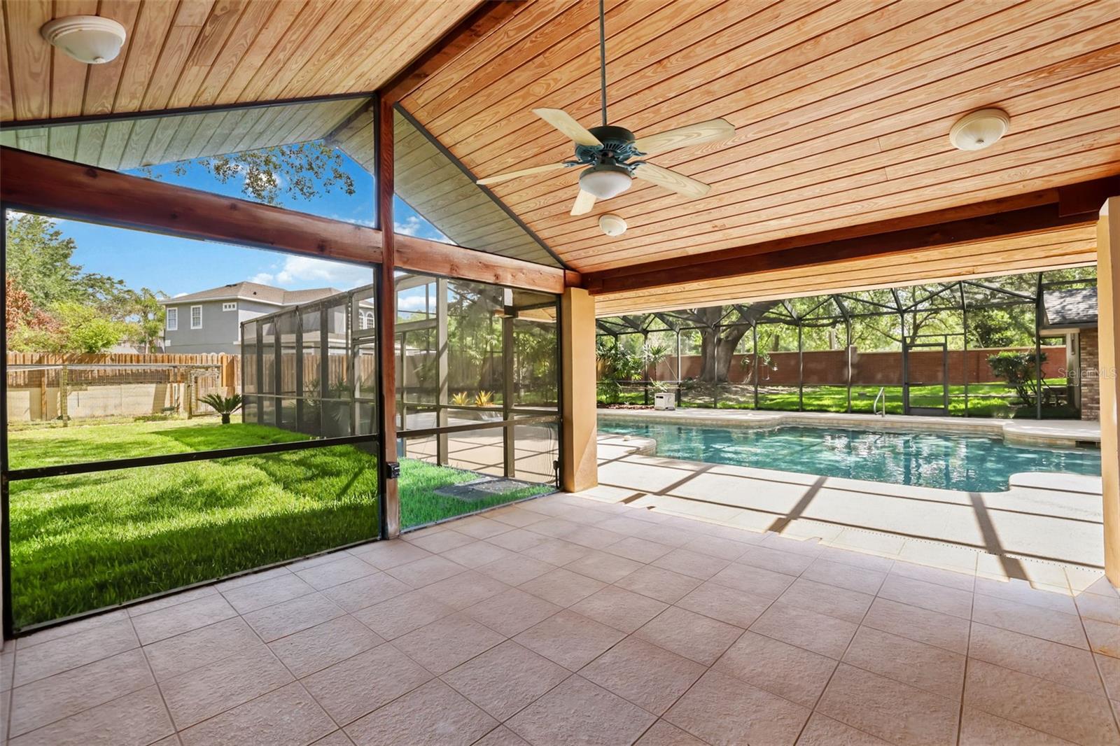 COUNTRY LAKES - Residential